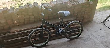 velosipedler 24: BMX tipli uşaq/yeniyetmə velosipedi. - Rəng: qara gövdə, açıq rəngdə — 1