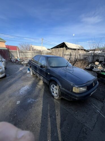 Volkswagen: Volkswagen Passat: 1988 г., 1.8 л, Механика, Бензин, Седан — 1
