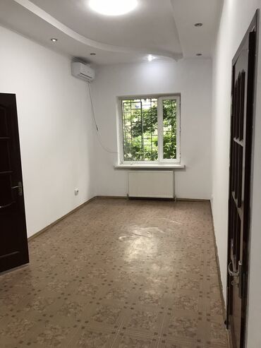 Офисы: Сдаётся офисное помещение напротив ТЦ Ташрабат, первое линия