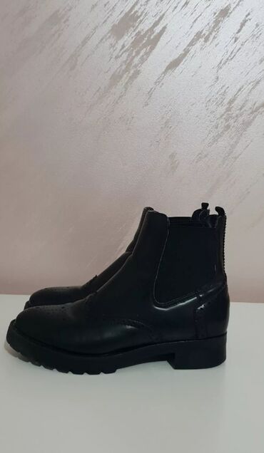 Gležnjače: Gležnjače, 38 — 8