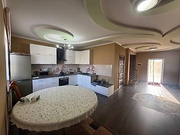 Посуточная аренда домов: Сдаю в аренду просторный дом с современной кухней-гостиной. - Кухня — 2