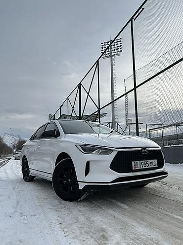 BYD: BYD E3: 2021 г., Электромобиль, Седан — 1