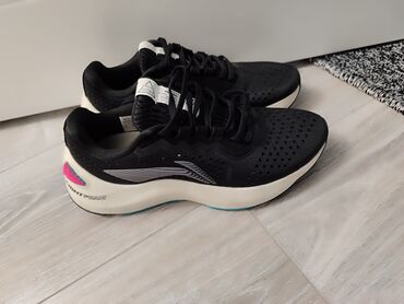 Кроссовки и спортивная обувь: Ботасы фирменные LIGHT FOAM в отличномв новом состоянии размер