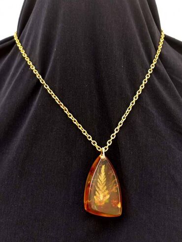 papuce za plazu sa platformom: Pendant necklace, Material: Amber