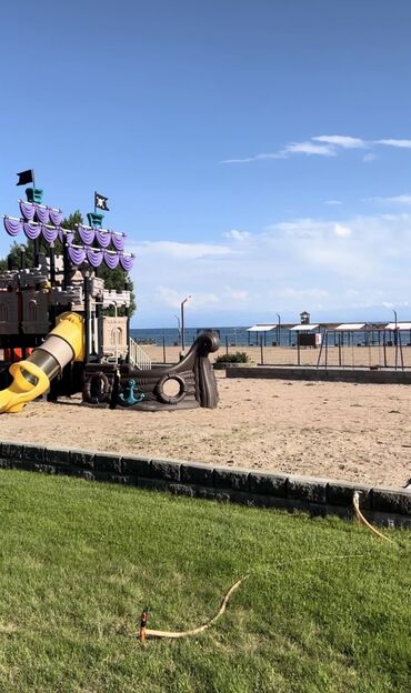 отдых на иссык куле южный берег: Коттедж, Royal bea ЦО Royal beach, Чок-Тал, Детская площадка, Парковка, стоянка, Охраняемая территория