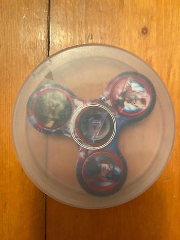 Marvel Fidget spinner – üçqanadlı model. Superqəhrəman tematikası ilə