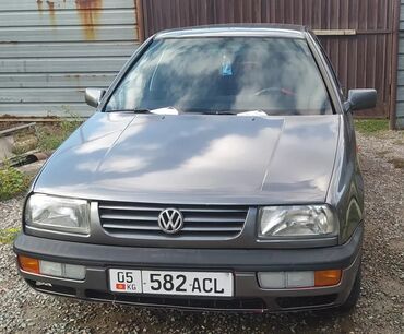 венты: Volkswagen Vento: 1992 г., 1.8 л, Механика, Бензин, Седан