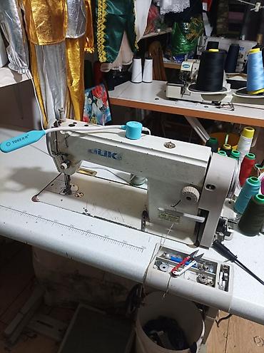 induksiyalı plitə: Sənaye tikiş maşını – düz tikiş (lockstitch) tipli, stol və pedal — 1