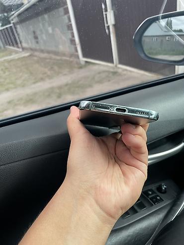 Samsung: Samsung Galaxy S22 — 6