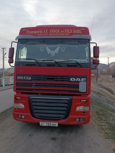 Коммерческий транспорт: Тягач, DAF, 2003 г., Тентованный