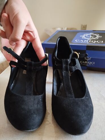 Женская обувь: Туфли, Размер: 37, цвет - Черный, Б/у