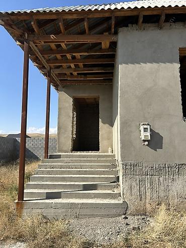 жилой гараж: 4 комнаты, 12 м², 5 соток, Манас (Джалал-Абад), Собственник — 3