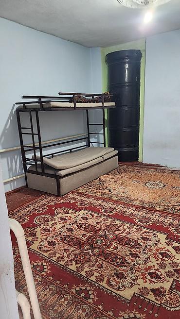 в одной семье: 🏠 Жаш үй бүлөгө бир бөлмөлүү жер там ижарага берилет ✅ душ туалет — 2