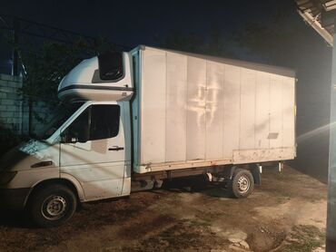 спринтер грузовой цельно метоличиский: Легкий грузовик, Mercedes-Benz
