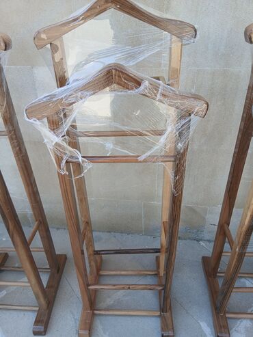 Ev üçün digər mebel: Bu, paltarların səliqəli saxlanması üçün nəzərdə tutulmuş taxta — 11