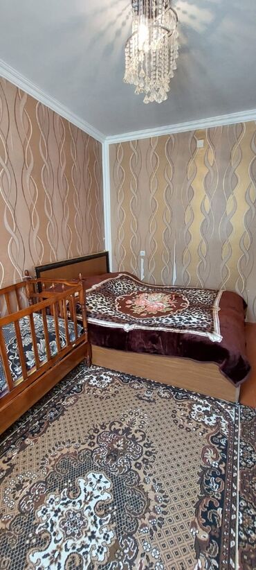 Köhnə tikili: 3otaqlı mənzil Satıram - Geniş işıqlı zal: pəncərəli, kristal — 5