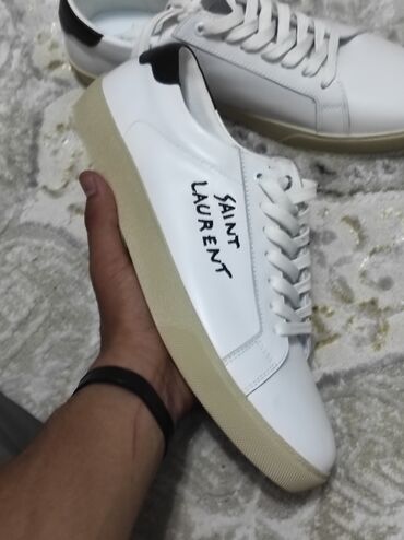 Кроссовки и спортивная обувь: Кеды SAINT LAURENT продают потому что не подошёл размер идеальный