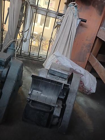 parket satilir: Işlək vəziyətdədir mayasından ucuz satılır makler deyləm özümündü — 2