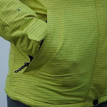 vrste satova: Ženska skijaška jakna u svetlozelenoj boji sa diskretnim prugastim — 7