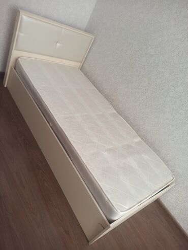 Digər mebel: Hervaxtiniz xeyir az istifade olunub yenikimi qalib tekneferlik