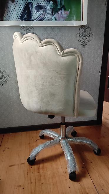 кресло для офиса: Krem rəngli yumşaq parça üzlü ofis/studio, make-up kreslosu. 450 — 2