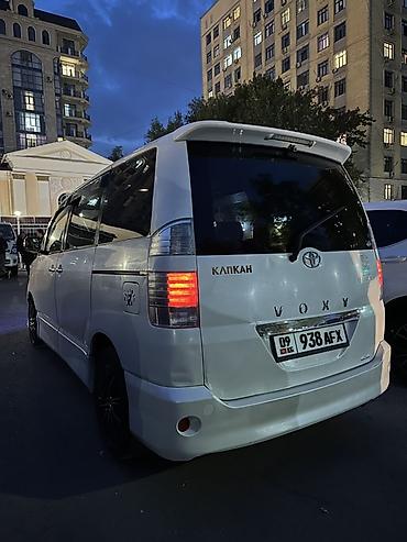 Унаа сатуу: Toyota Voxy: 2002 г., 2 л, Автомат, Бензин, Вэн/Минивэн — 4
