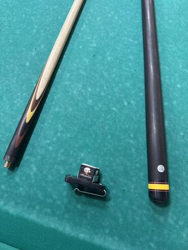 ткань для бильярдного стола: Бильярдный кий разборный (2 части) с накладкой и мелом.Мастер Лыков -