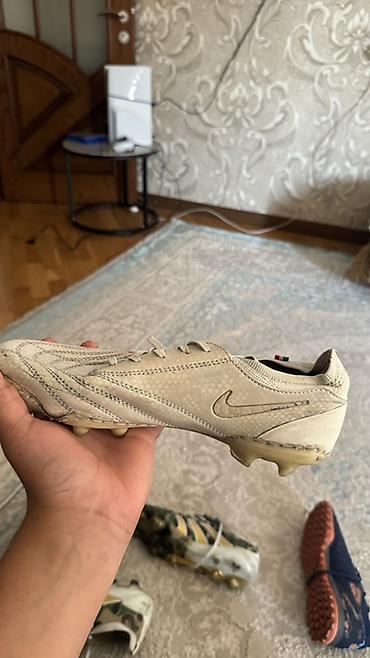 herbi patinka: Nike Tiempo Legend futbol butsaları
Alinib 120 azn e — 5