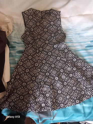 Haljine: Ženska haljina bez rukava, A-kroja. Crno-beli žakard/deblji tekstil sa — 2