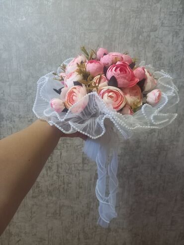 Toy paltarları və aksesuarları: Gəlin buketi – romantik dizayn - Rəng palitrası: açıq çəhrayı və krem