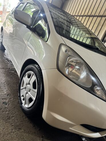 Honda: Honda Fit: 2010 г., 1.3 л, Автомат, Бензин