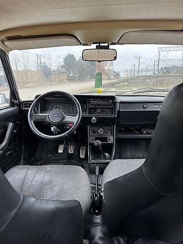 2107 faralar: VAZ 2107 sedan – ağ rəng, 4 qapı, arxa ötürücülü klassik model — 9