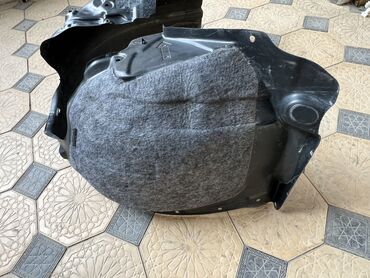 Подкрылки, брызговики, защита днища: Подкрылок Передний левый Toyota, 2021 г., Б/у, Аналог — 2