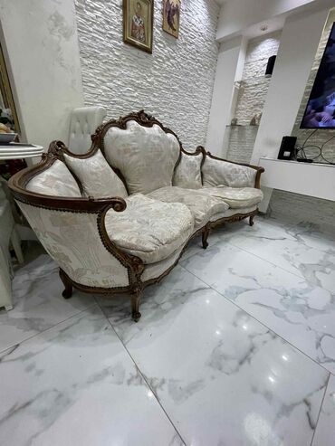 Stilske garniture: Set trosed + dve fotelje – klasični barokni stil u dobrom stanju — 10