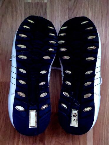 Krasofkalar və idman ayaqqabıları: Polaris krassovkası. 42 razmerdir. 2 manat — 8