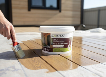 краска матовая: Акриловый глянцевый лак Lakra для внутренних и наружных работ