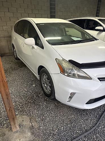 byd e2 2025: Toyota Prius V: 2013 г., 1.8 л, Автомат, Гибрид, Универсал — 1