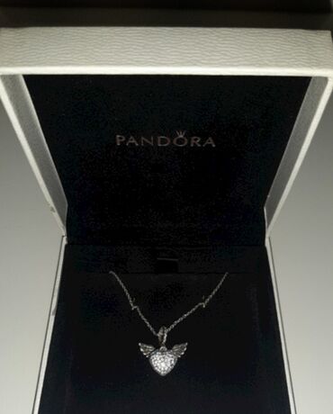 katrin haljine nova kolekcija: Predivna ogrlica srce od cirkona sa anđeoskim krilima