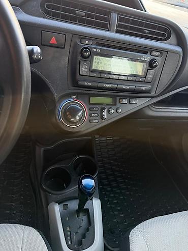 Toyota: Toyota Aqua: 2013 г., 1.5 л, Вариатор, Гибрид, Хэтчбэк — 12