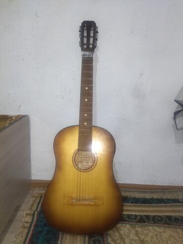 Гитары: Продается гитара в идеальном состоянии СССР 1982г
Чехол имеется