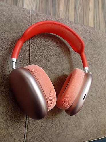 Qulaqcıqlar: Qulaqlıq – over-ear, simsiz Bluetooth model Xüsusiyyətlər: - Over‑ear — 1