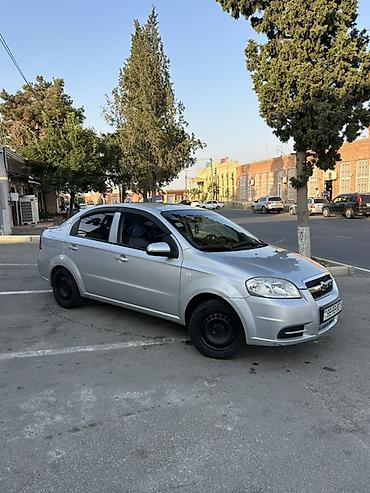 LDV: Satılır: gümüşü rəngli kompakt sedan Mühüm xüsusiyyətlər: - Kuzov: 4 — 6