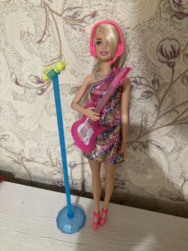 полка для игрушки: Оригинальная кукла Барби В хорошем состоянии С ней не играли, стояла
