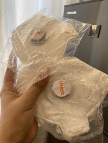 3m maska: Uvex tərəfindən istehsal olunan filtrasiya edən respirator üz maskası