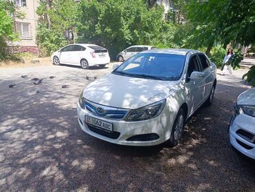 BYD: BYD : 2019 г., 2 л, Робот, Электромобиль, Седан