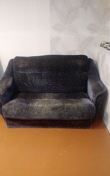 i̇şlənmiş divan: Mini-divan, İşlənmiş, Açılmayan, Bazasız, Vеlur parça