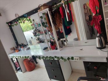 Salon masaları: Yeni, Makiyaj üçün masa, Güzgülü