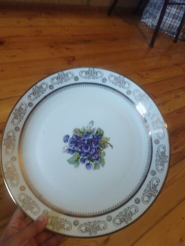 подарок на 14 февраля любимому: Блюдо для тортов и сладостей, цвет - Золотой, Фарфор