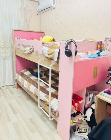 tek carpayllar: *İki mərtəbəli çarpayı 150 azn Satılır* matras yoxdu. Ölçü: 90-200