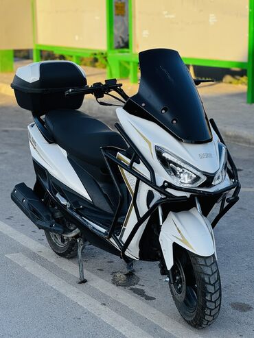 скутер горный: Макси-скутер Honda, 150 куб. см, Бензин, Жаңы